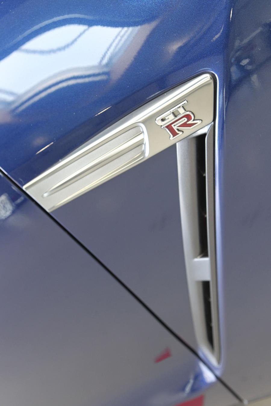  Nissan GT-R 2013 года  (EU) (фото 28 из 69)